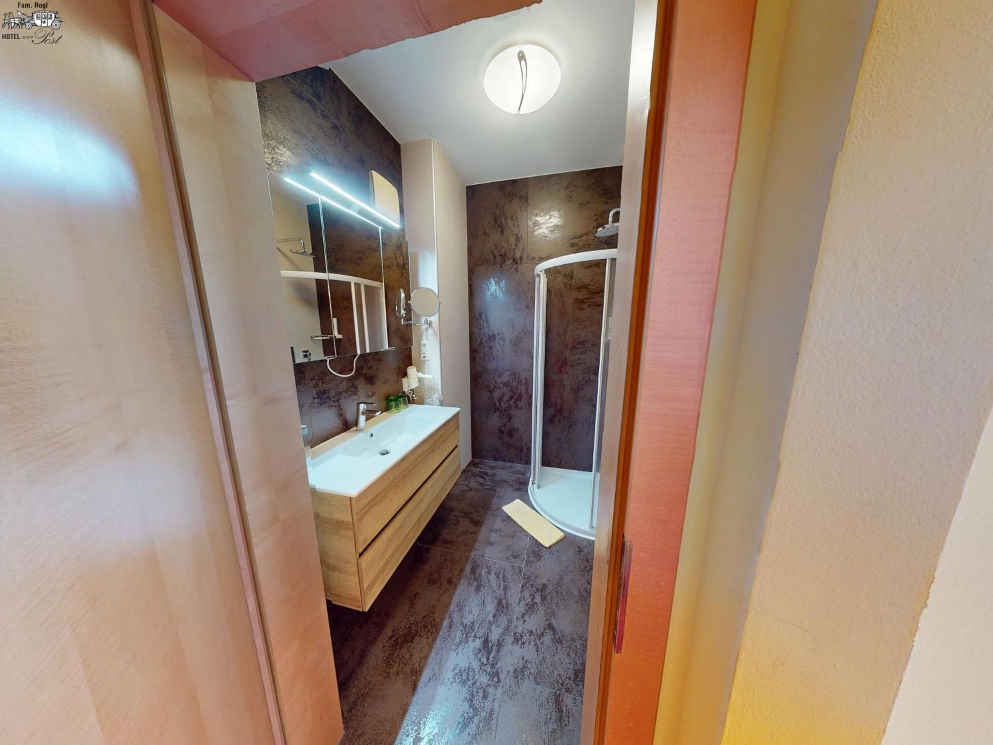 Hotel Zur Post Sankt Valentin Extérieur photo