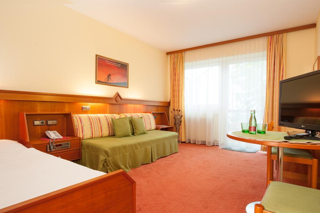 Hotel Zur Post Sankt Valentin Extérieur photo