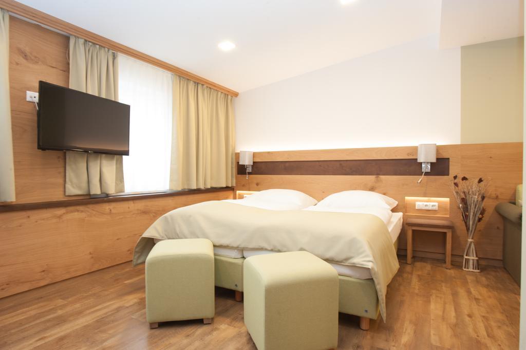 Hotel Zur Post Sankt Valentin Extérieur photo