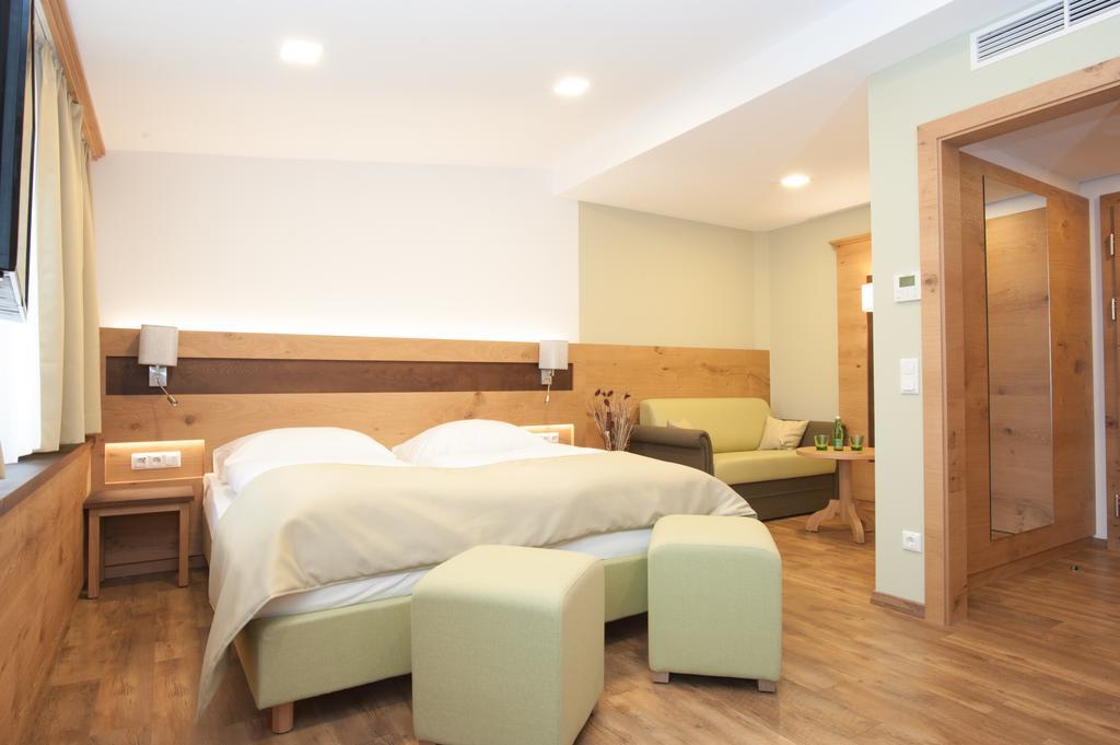 Hotel Zur Post Sankt Valentin Extérieur photo