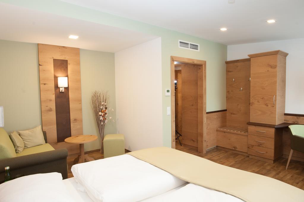 Hotel Zur Post Sankt Valentin Extérieur photo