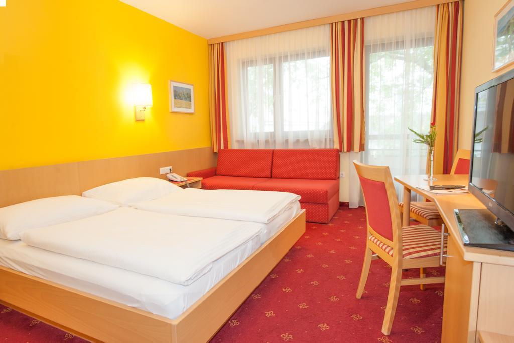 Hotel Zur Post Sankt Valentin Extérieur photo